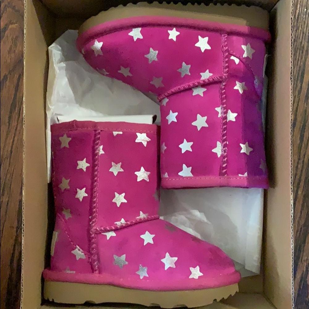 Toddler classic short Uggs